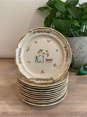International HEARTLAND Stoneware Salad / Dessert / Bread Plates